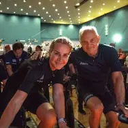 Aleris adm. direktør og HR-direktør cykler sammen i Charity4Cancer.