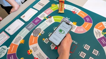 Billede af elever fra 8. klasse, der spiller Trivselsspillet.