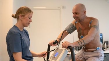 Den tidligere cykelrytter Bo Hamburger får foretaget en cykeltest for at undersøge bl.a. lungekapacitet i forbindelse med en helbredsundersøgelse på Aleris Hospitaler.