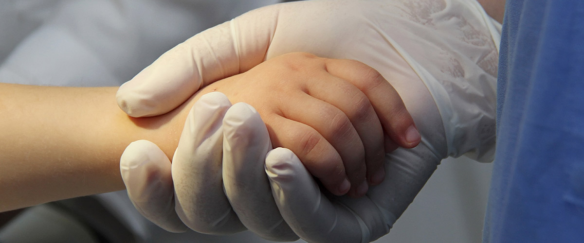 Anæstesiolog på børneoperationsstuen.