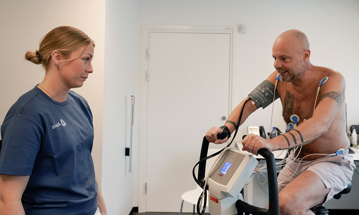 Bo Hamburger får foretaget en cykeltest med EKG-overvågning på Aleris.
