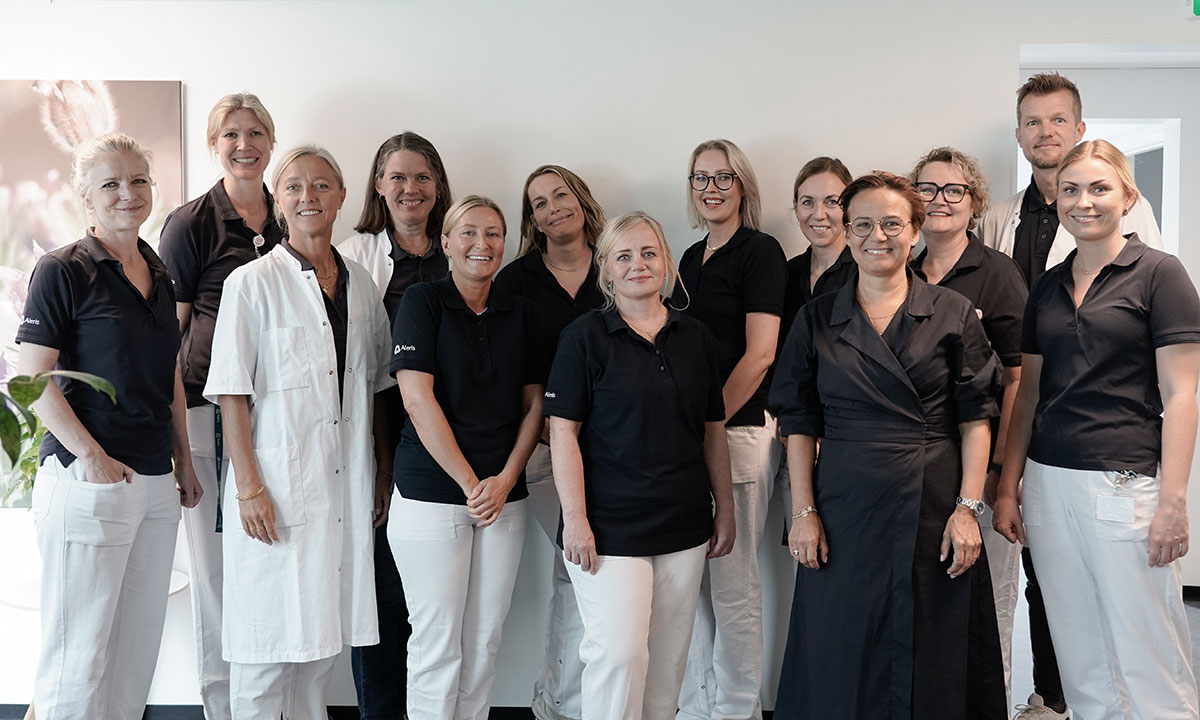 Alle medarbejdere i Aleris Health København linet op.