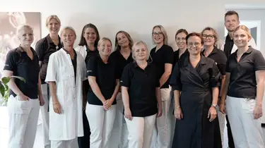 Alle medarbejdere i Aleris Health København linet op.