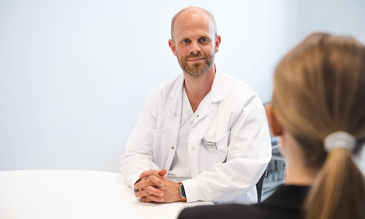 Konsultation mellem onkolog og patient.