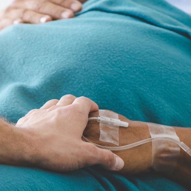 Patient og læge efter overvægtsoperation på Aleris.